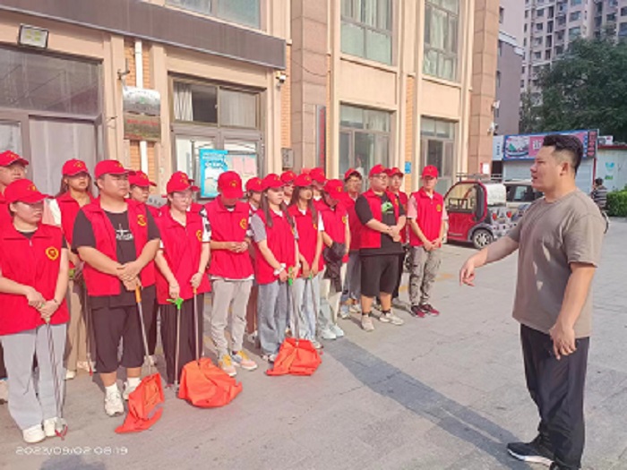 9月2日米兰体育在凤凰城A区开展志愿服务活动 (4).jpg